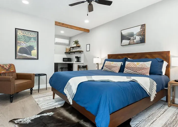The Congress Sequoia Motel Rm6